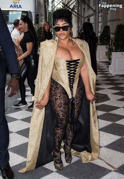 Lil’ Kim Flashes Her Areola as She Attends the Christian Siriano Fashion Show (32 Photos) - Usa - New York on adultfans.net