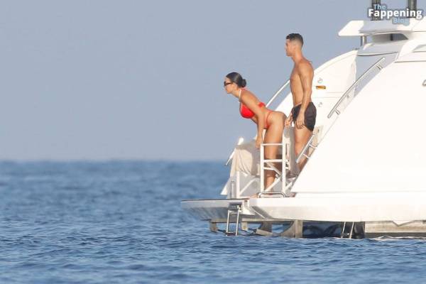 Georgina Rodriguez & Cristiano Ronaldo Enjoy Luxurious Yacht Day in the South of France (125 Photos) - France on adultfans.net