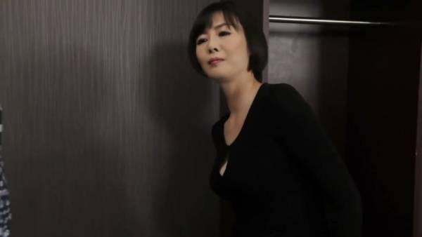 成熟日本女星白藤由里在卧室中激情缠绵 - Usa - Japan on adultfans.net