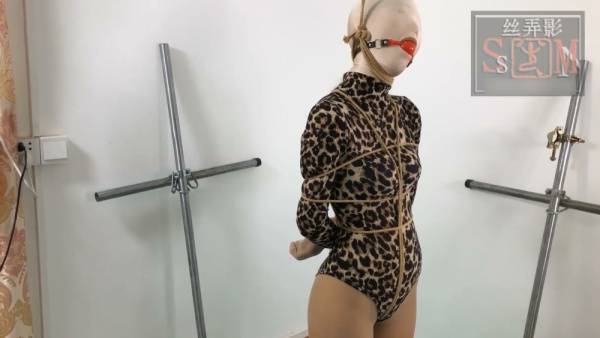 中国女子被绳索捆绑并实施窒息游戏 - China on adultfans.net