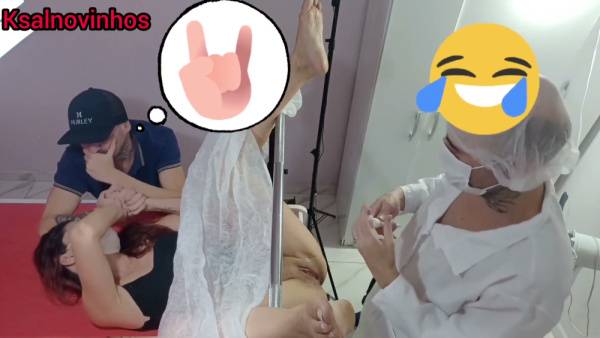 黑发妻子戴塑料袋头套接受医生会诊式妇科检查 on adultfans.net