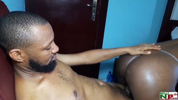 尼日利亚黑人肌肉男在私密空间上演激烈同性激情 - Nigeria on adultfans.net