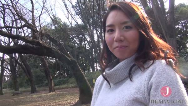 丰满日本少妇在客厅为伴侣献上深度口交 - Japan on adultfans.net