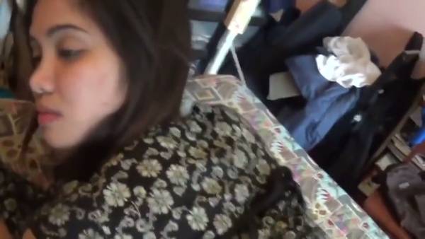 菲律宾 brunette 在凌乱卧室里享受深喉和后入肛交 - Japan on adultfans.net