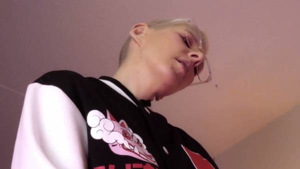 波兰风情调教女支配者用 strapon 对小妾进行肛塞训练 - Poland on adultfans.net