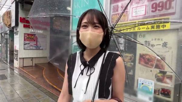 亚裔大学偶像在街头展示自然美态后于沙发上献出口交 - Japan on adultfans.net