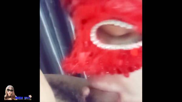 年轻金发女在激烈口交中吞下口中射精 on adultfans.net