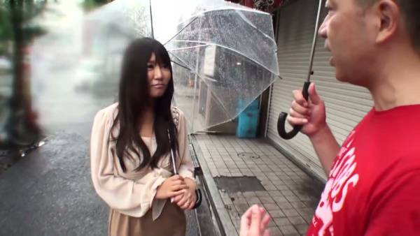 亚裔情侣在车内和私密房间内探索亲密关系 - Japan on adultfans.net