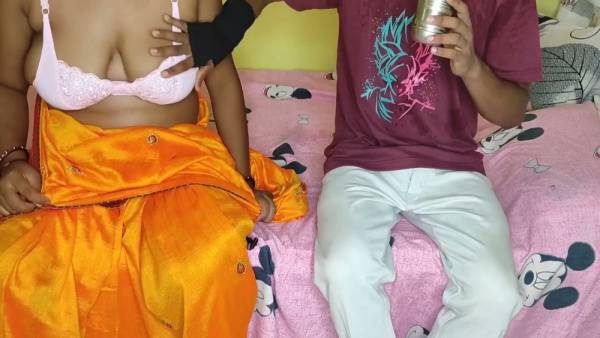 Indian and ebony beauties serve milky tea in lace lingerie before threesome - India on adultfans.net