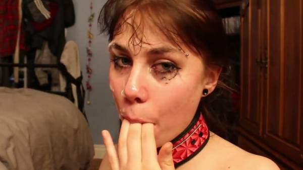 Brunette in red-studded collar deep-throated on wooden floor on adultfans.net