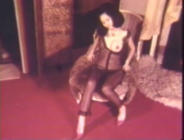 Vintage American hippies heat up in a retro motel room - Usa on adultfans.net
