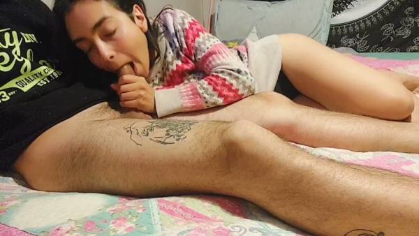 Chilean college woman gives a deep blowjob to her tattooed partner - Chile on adultfans.net