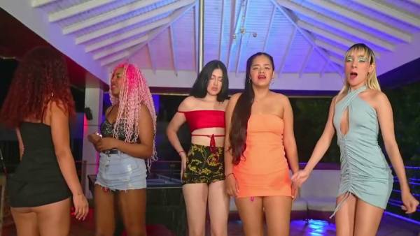 Redhead and ebony girls share a strapon in a webcam session on adultfans.net