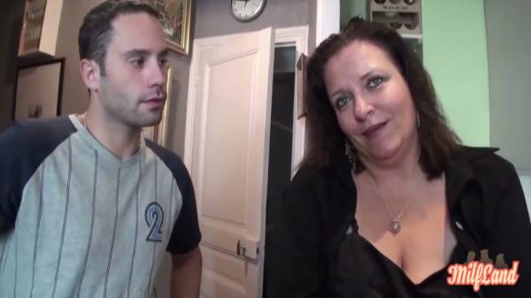 Mature full-figured MILF in black lingerie rides her lover on a dark bed on adultfans.net