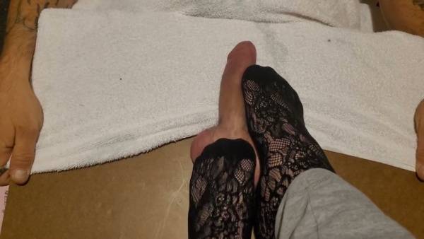 American man indulges in intense foot fetish with self-administered footjob and trampling - Usa on adultfans.net