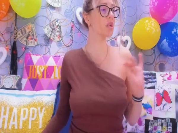 MILF explores her pussy and ass with big purple toys during a solo cam show on adultfans.net