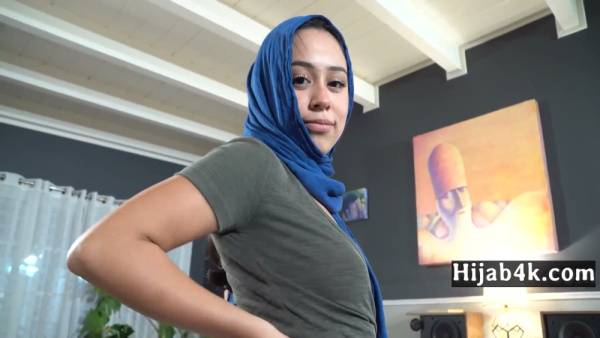 Young woman in hijab gives intimate POV encounter at home - Iran on adultfans.net