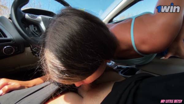 Passenger offers free ride if she cums during blowjob in moving car - Portugal on adultfans.net