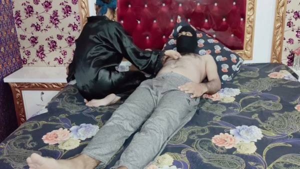 Oiled Arab man receives anal from Pakistani masseur after full-body massage - Pakistan on adultfans.net