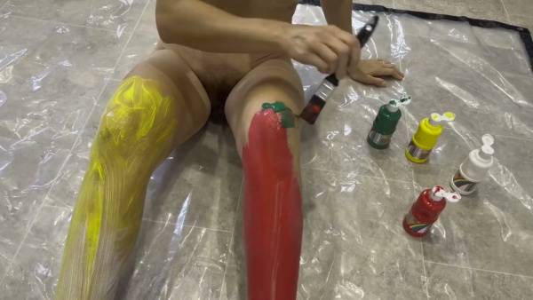 British brunette paints her nude body in vibrant colors on a kitchen floor - Britain on adultfans.net