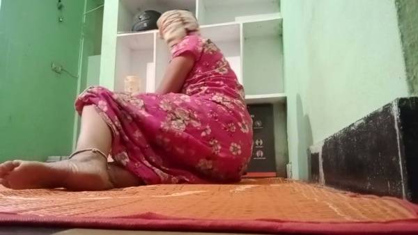 Secret home encounter between a woman in a pink dress and her dark-skinned partner - India on adultfans.net