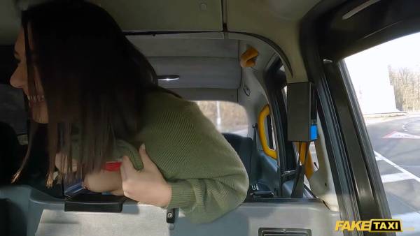 Girl fakes taxi ride to send boyfriend explicit pics from backseat on adultfans.net