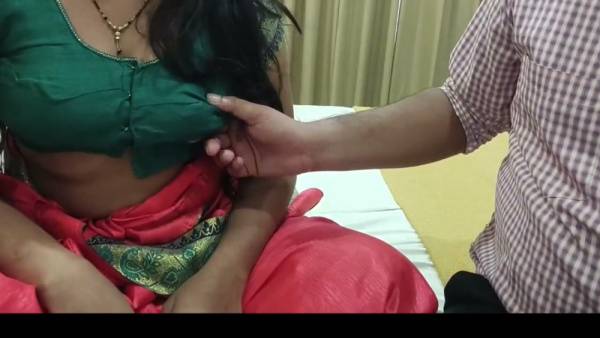Indian couple in traditional clothes share rough indoor encounter - India on adultfans.net