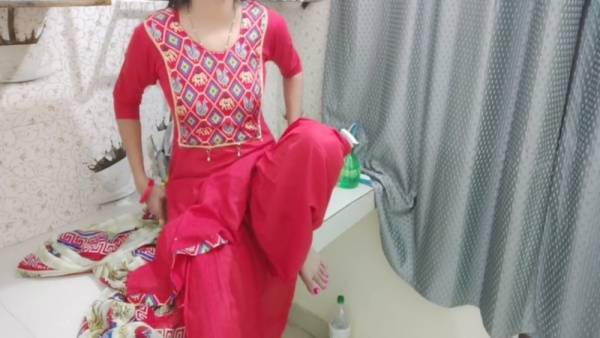 Indian woman explores her body alone in private bathroom and bedroom - India on adultfans.net