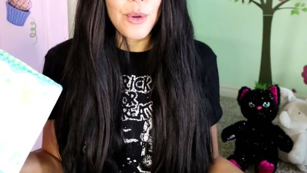 Brunette babe dives into diaper fetish play in behind-the-scenes amateur session on adultfans.net