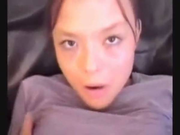 Asian amateur explores her body to a satisfying climax on adultfans.net
