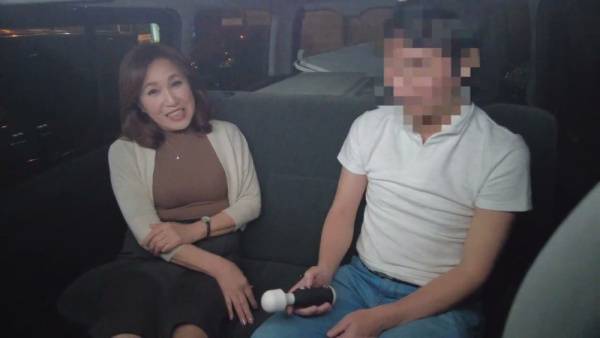Mature Japanese woman meets sex enthusiast through dating app for surprise creampie encounter - Japan on adultfans.net