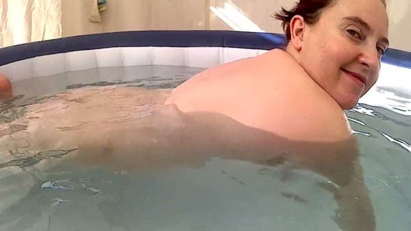 Curvy British woman rides her lover in a hot tub and takes the creampie - Britain on adultfans.net