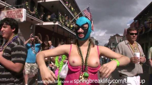 Mature blonde teases exposed during Mardi Gras street parade on adultfans.net