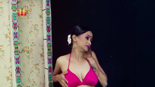 Pregnant Indian college girl caught in secret kiss with lover - India on adultfans.net