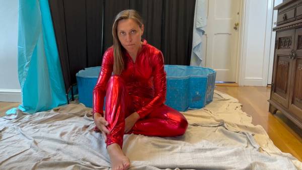 Messy art session with a brunette MILF behind the scenes on adultfans.net