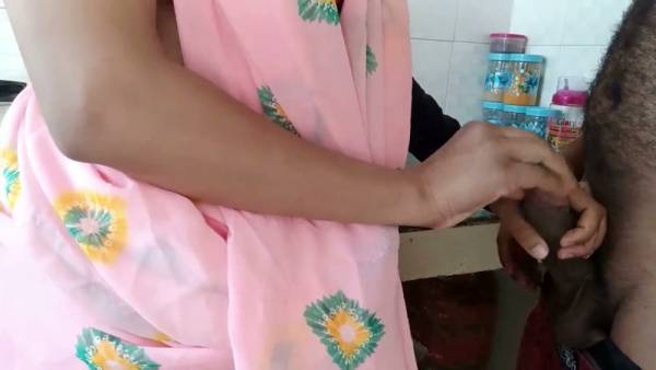 Indian hotwife cheats on her husband in the kitchen while standing - India on adultfans.net