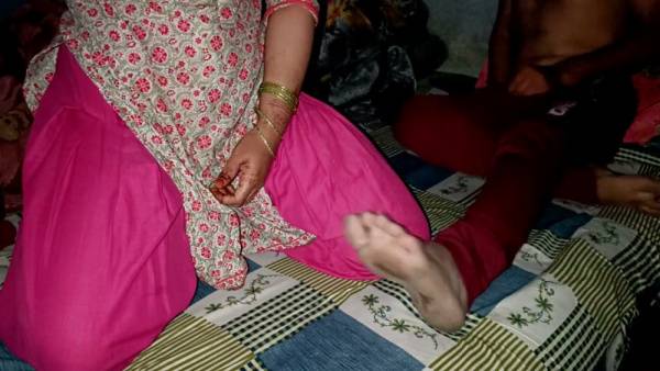 Indian bhabhi takes her devar's full length deep in her throat - India on adultfans.net