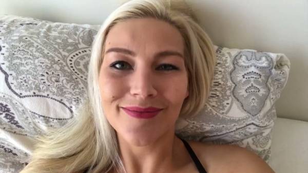 Blonde German wife fingers herself while her hairy husband watches in bed - Germany on adultfans.net