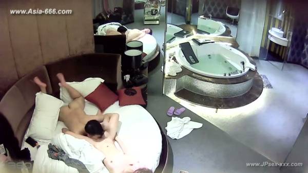 Chinese couple secretly filmed making love in a luxurious bedroom with jacuzzi - China on adultfans.net