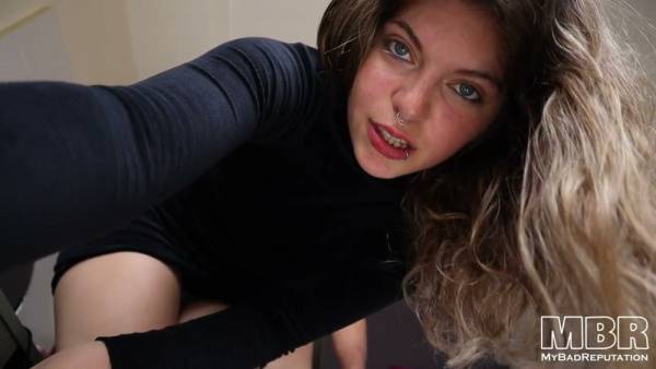 Argentinian beauty in skirt and heels takes creampie from behind - Argentina on adultfans.net