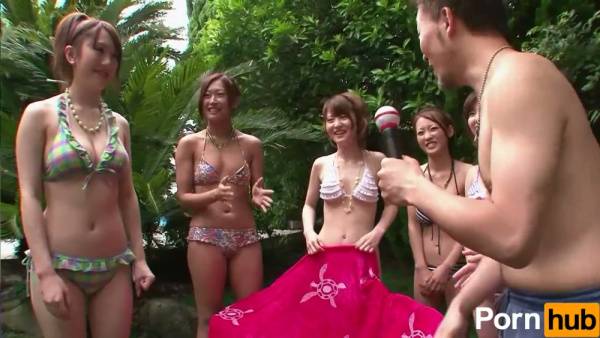 Beachside bikini fun turns hot as Asian girls take turns sucking and getting soaked - Japan on adultfans.net
