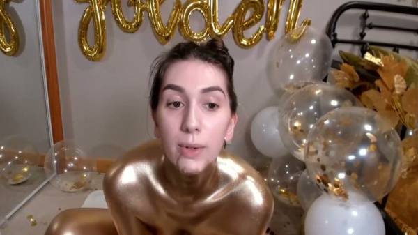 Brunette cam girl celebrates her birthday with gold body paint and toys - Usa on adultfans.net