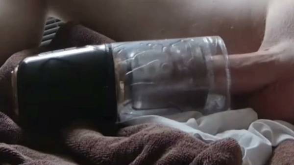 Man pleasures himself with a glass stroker in close-up - Japan on adultfans.net