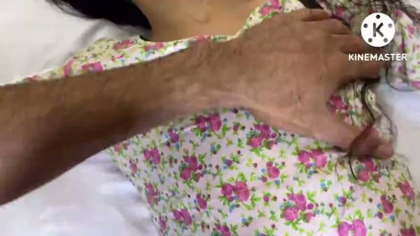 Indian beauty in floral dress with wet hair explores intimacy on white sheets - India on adultfans.net