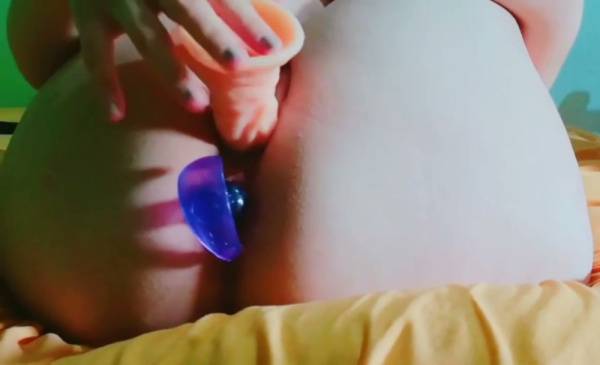 Latina stuns with dual toy action in intimate self-pleasure session on adultfans.net
