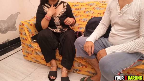 Punjabi housewife trades bra and panties for an intense blowjob on a floral couch - India on adultfans.net