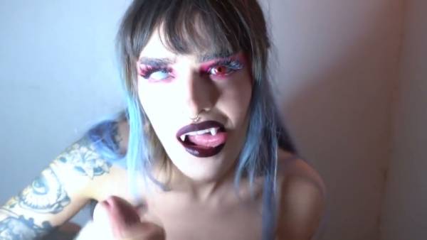 Tattooed woman with blue-gray hair gives oral sex in living room on adultfans.net