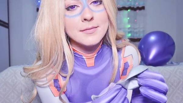 Blonde in purple latex superheroine costume plays with a silver balloon on a patterned bed - Japan - Poland on adultfans.net