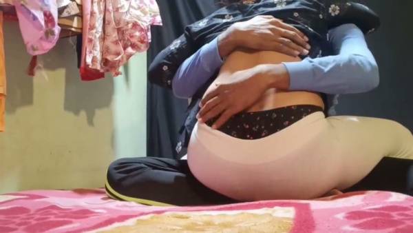 Indian college boyfriend with hairy girlfriend on a patterned bed - India on adultfans.net