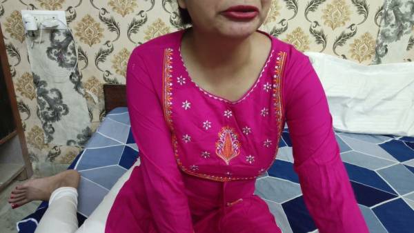 Pakistani wife alone in bedroom explores herself after tense family moment - India - Pakistan on adultfans.net